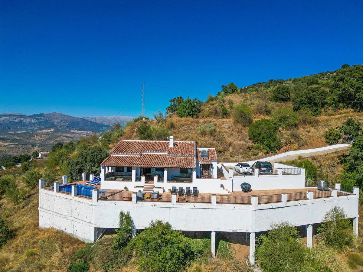 4 soveværelse Villa til salg i Comares med swimmingpool garage - € 425.000 (Ref: 10039036)
