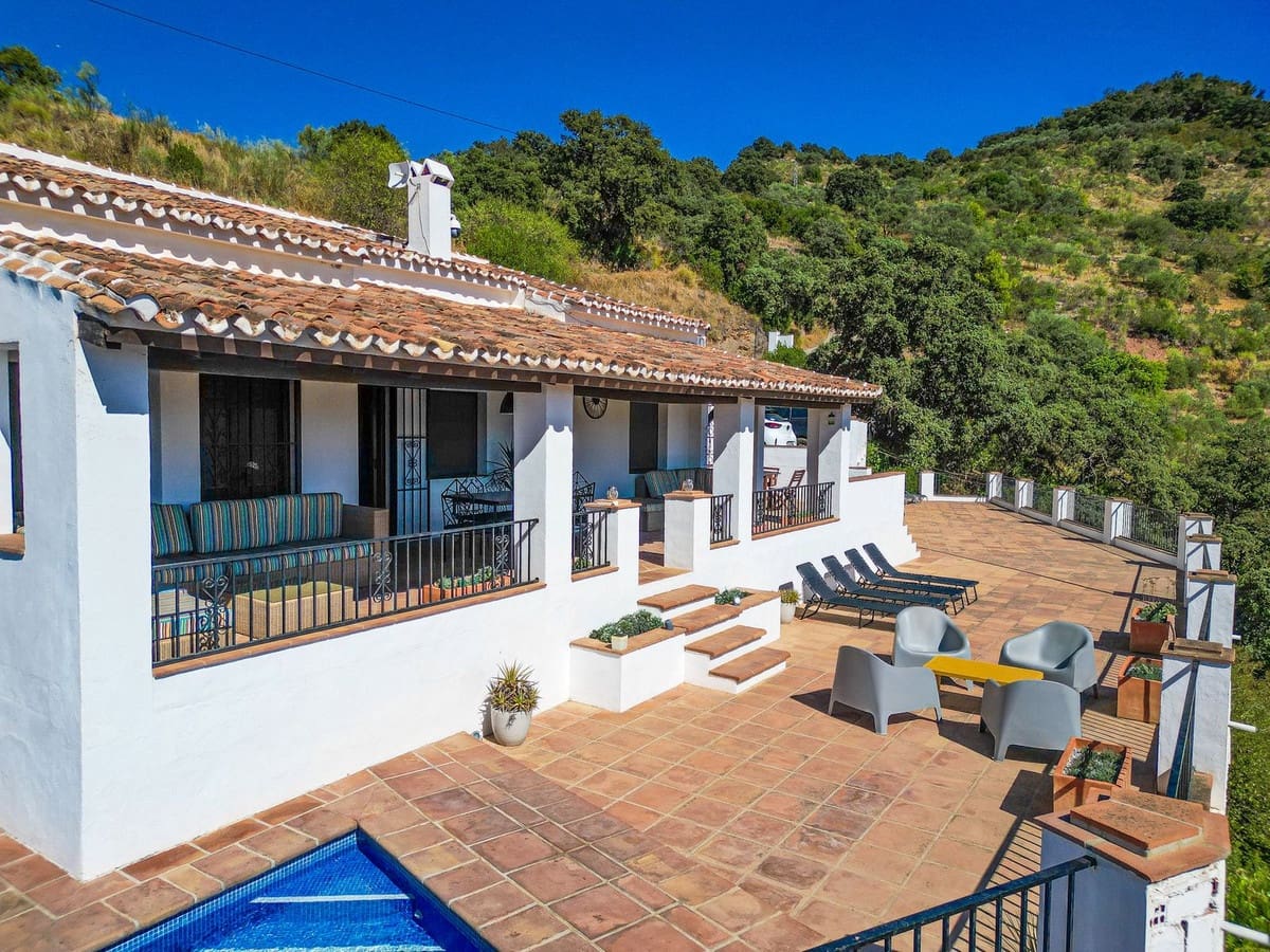 4 soveværelse Villa til salg i Comares med swimmingpool garage - € 425.000 (Ref: 10039036)