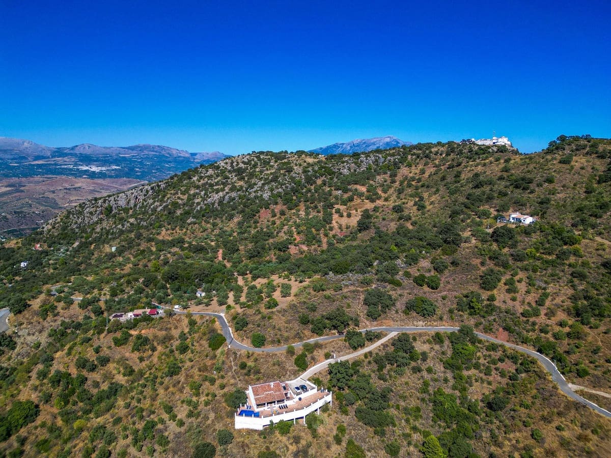 4 soveværelse Villa til salg i Comares med swimmingpool garage - € 425.000 (Ref: 10039036)