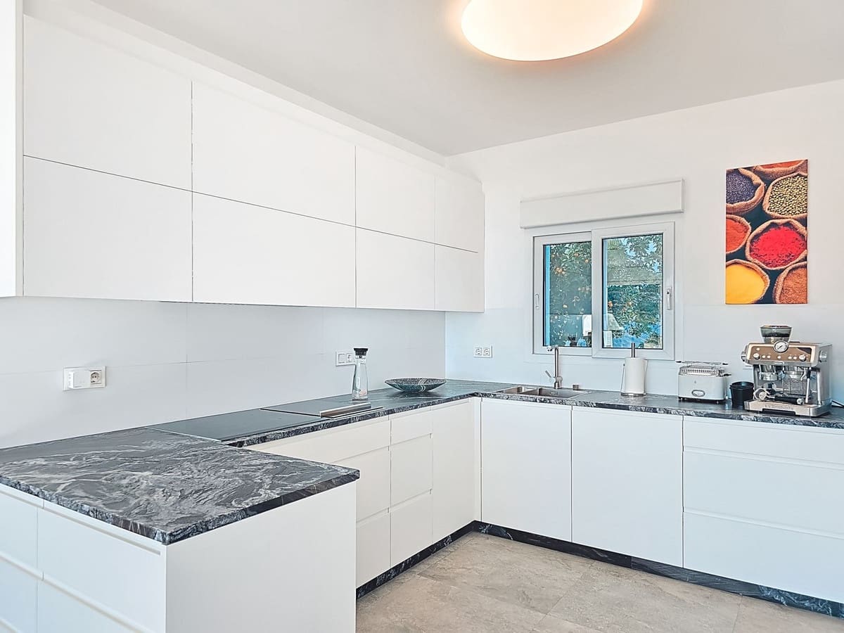 4 sypialnia Willa na sprzedaż w Salobrena z basenem garażem - 840 000 € (Ref: 10043606)