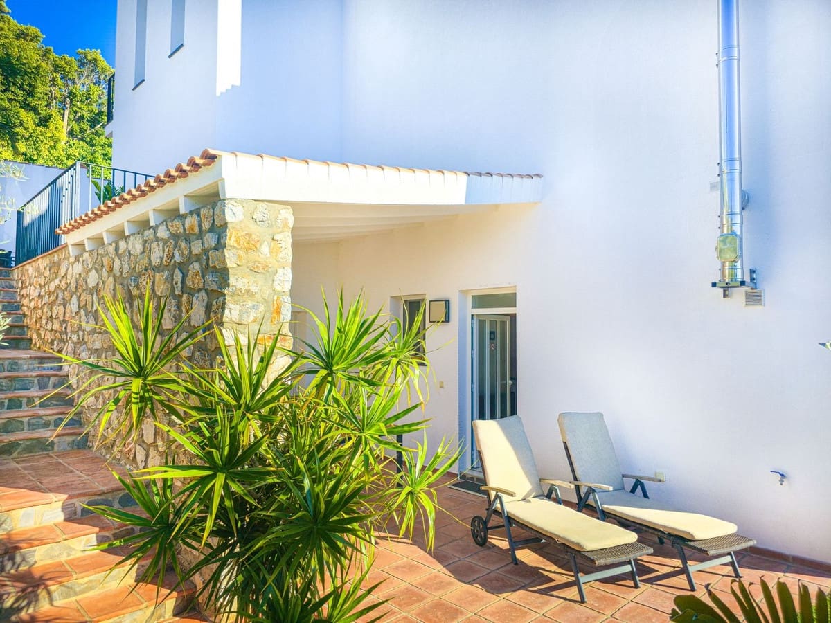 4 sypialnia Willa na sprzedaż w Salobrena z basenem garażem - 840 000 € (Ref: 10043606)