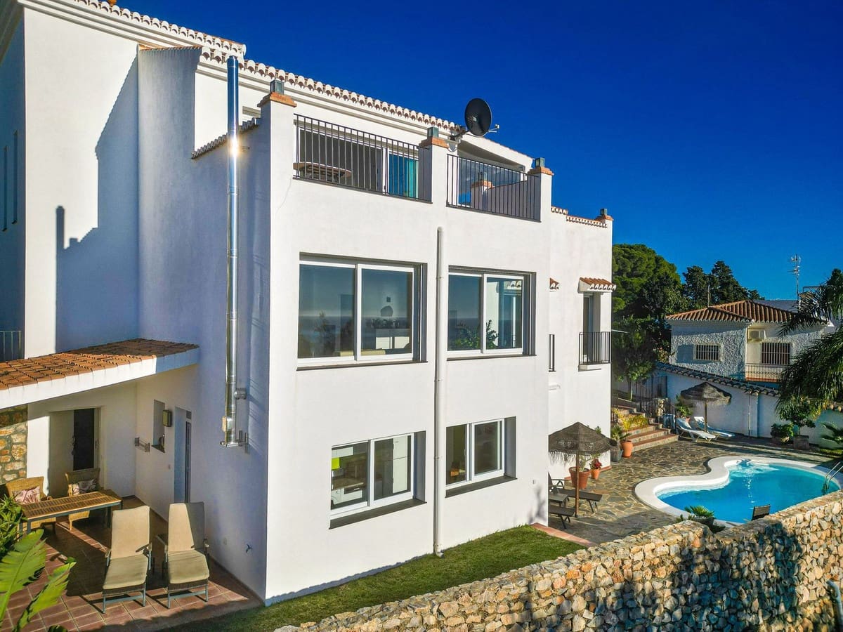4 sypialnia Willa na sprzedaż w Salobrena z basenem garażem - 840 000 € (Ref: 10043606)