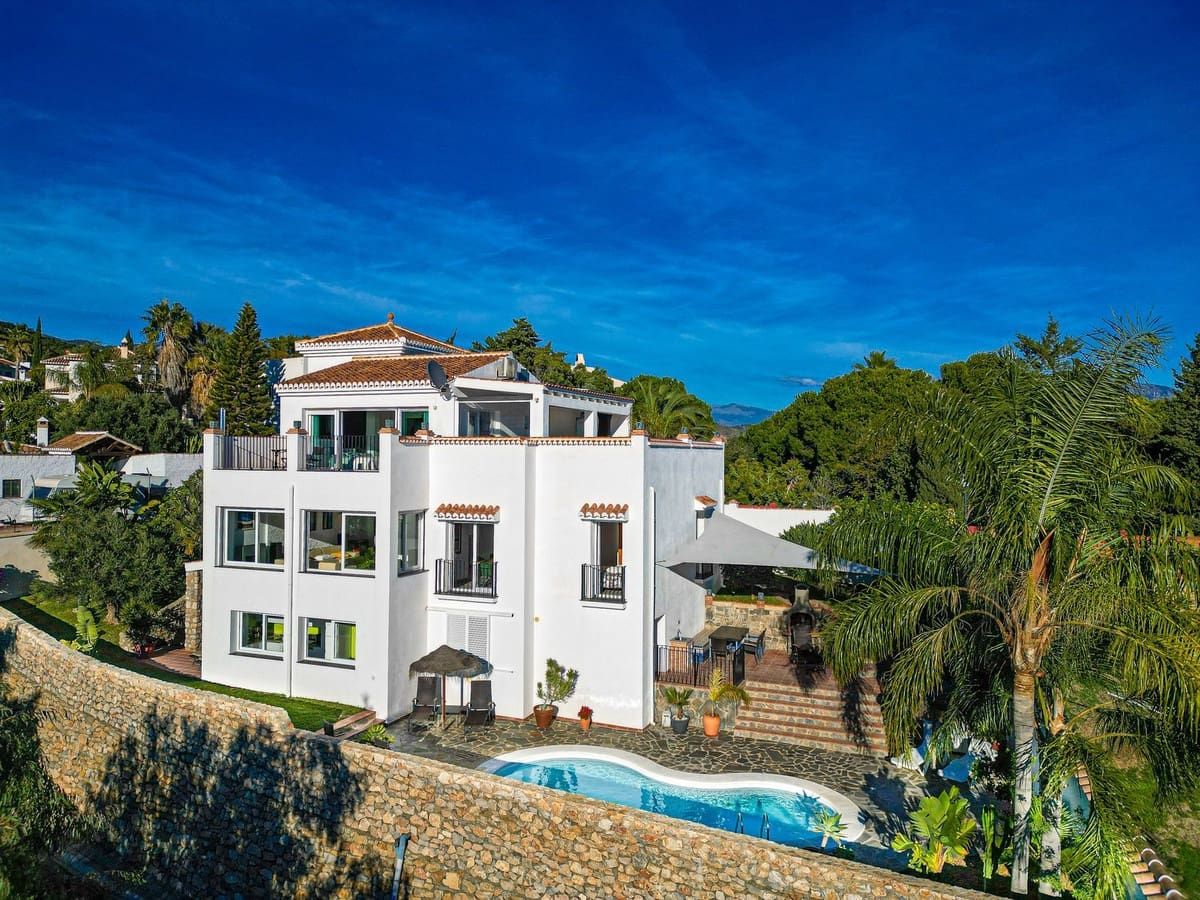 4 sypialnia Willa na sprzedaż w Salobrena z basenem garażem - 840 000 € (Ref: 10043606)