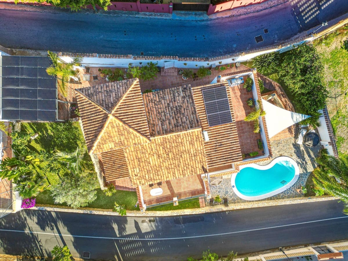 4 sypialnia Willa na sprzedaż w Salobrena z basenem garażem - 840 000 € (Ref: 10043606)