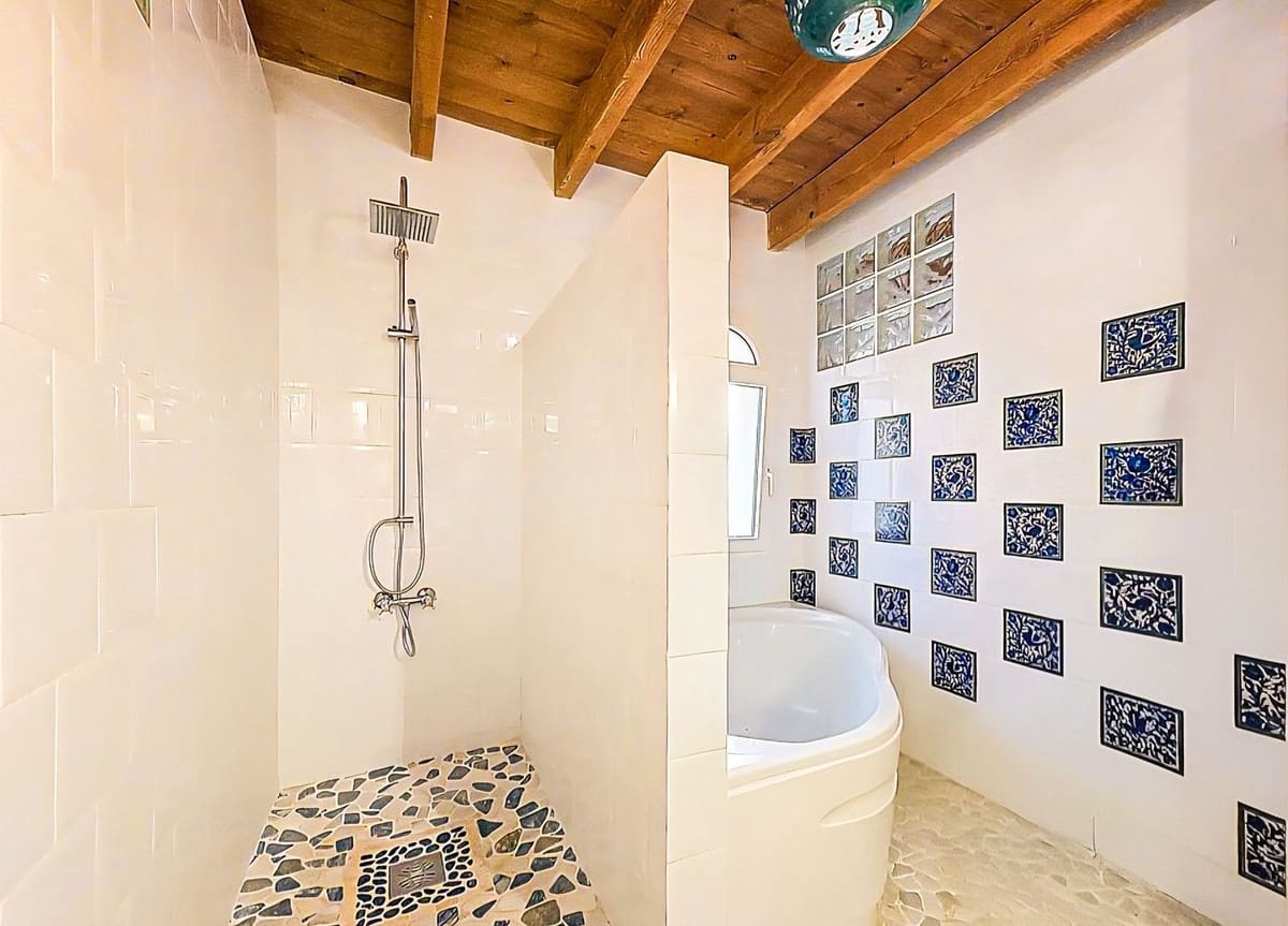 9 chambre Villa/Maison à vendre à Melegis avec piscine garage - 999 900 € (Ref: 10061098)