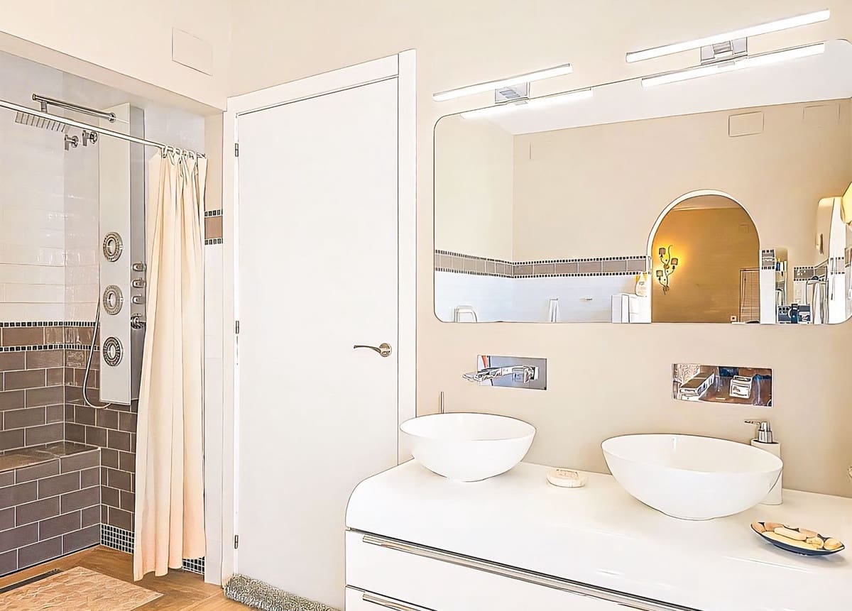 9 chambre Villa/Maison à vendre à Melegis avec piscine garage - 999 900 € (Ref: 10061098)