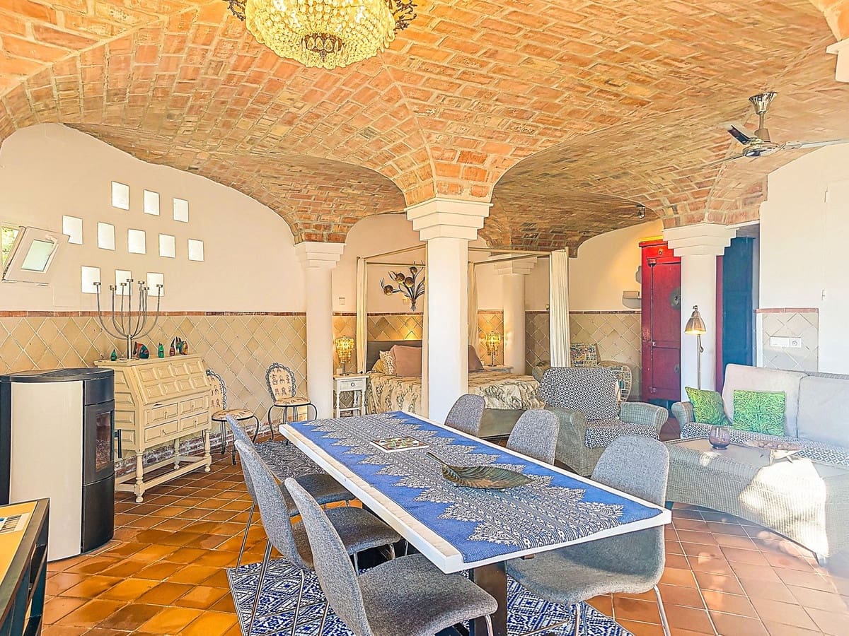 9 chambre Villa/Maison à vendre à Melegis avec piscine garage - 999 900 € (Ref: 10061098)