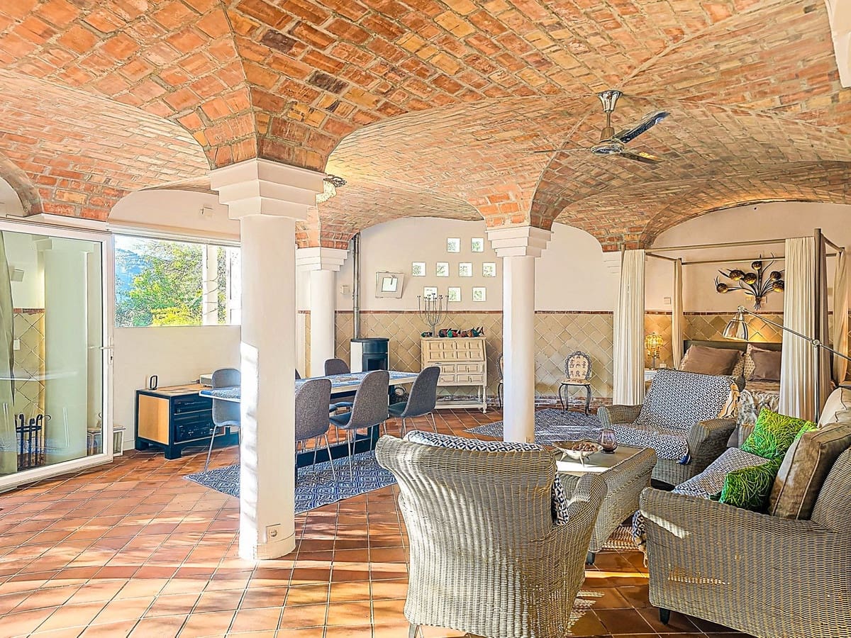 9 chambre Villa/Maison à vendre à Melegis avec piscine garage - 999 900 € (Ref: 10061098)