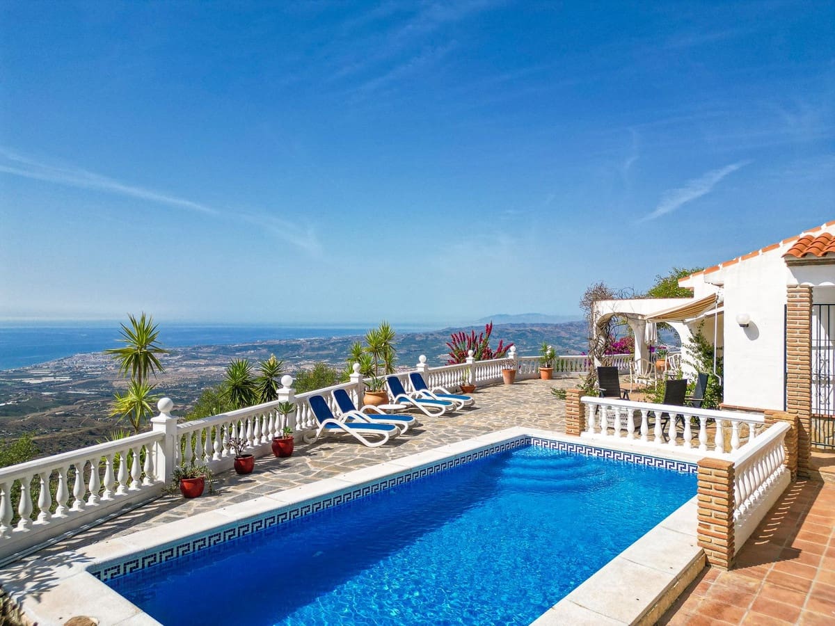 Chalet de 2 habitaciones en Arenas en venta con piscina garaje - 449.000 € (Ref: 10062350)