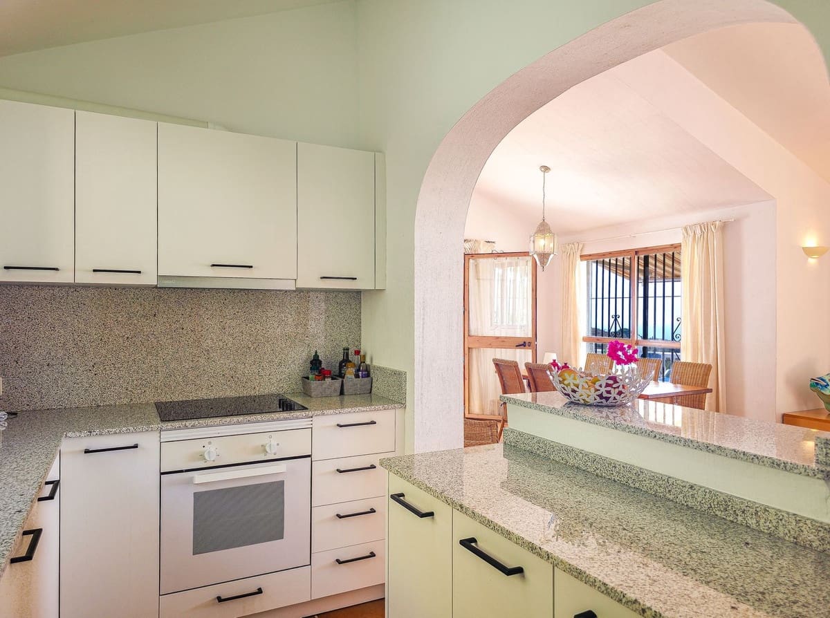 Chalet de 2 habitaciones en Arenas en venta con piscina garaje - 449.000 € (Ref: 10062350)