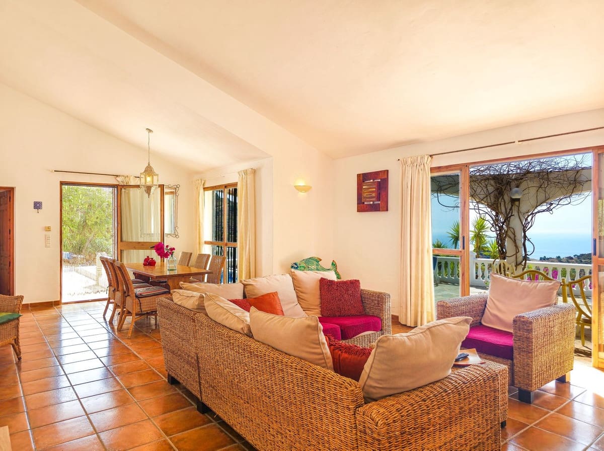 Chalet de 2 habitaciones en Arenas en venta con piscina garaje - 449.000 € (Ref: 10062350)