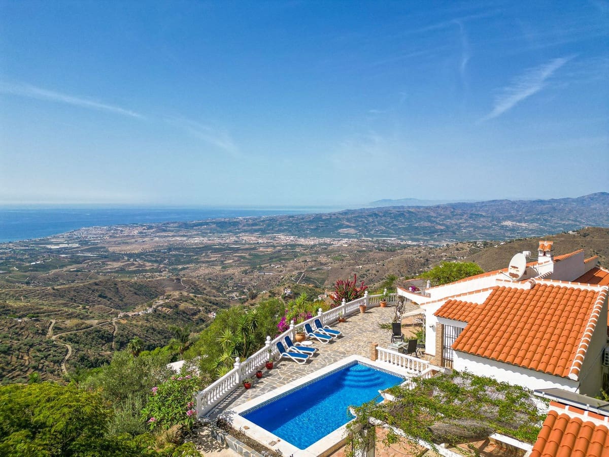 Chalet de 2 habitaciones en Arenas en venta con piscina garaje - 449.000 € (Ref: 10062350)
