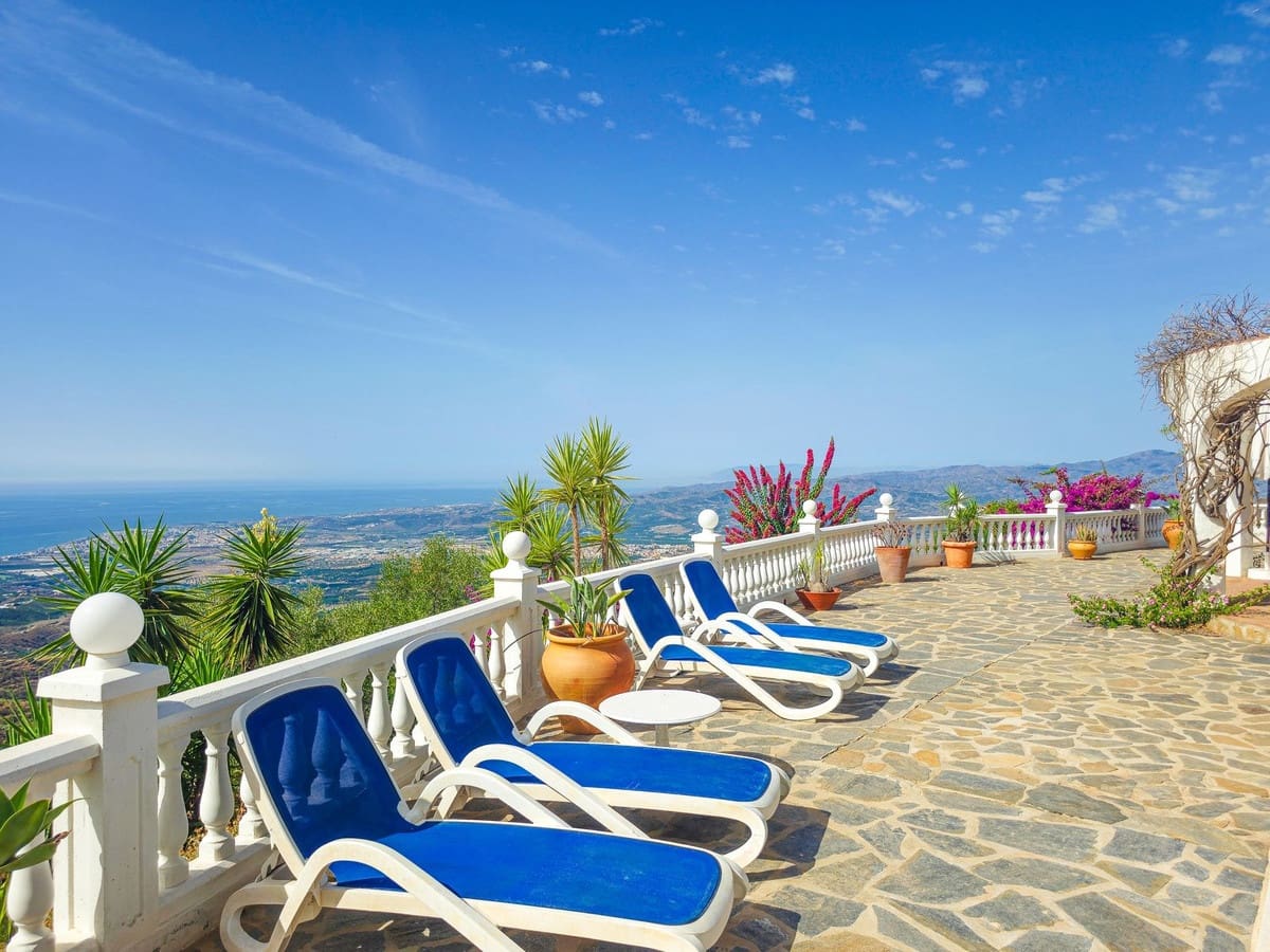 Chalet de 2 habitaciones en Arenas en venta con piscina garaje - 449.000 € (Ref: 10062350)