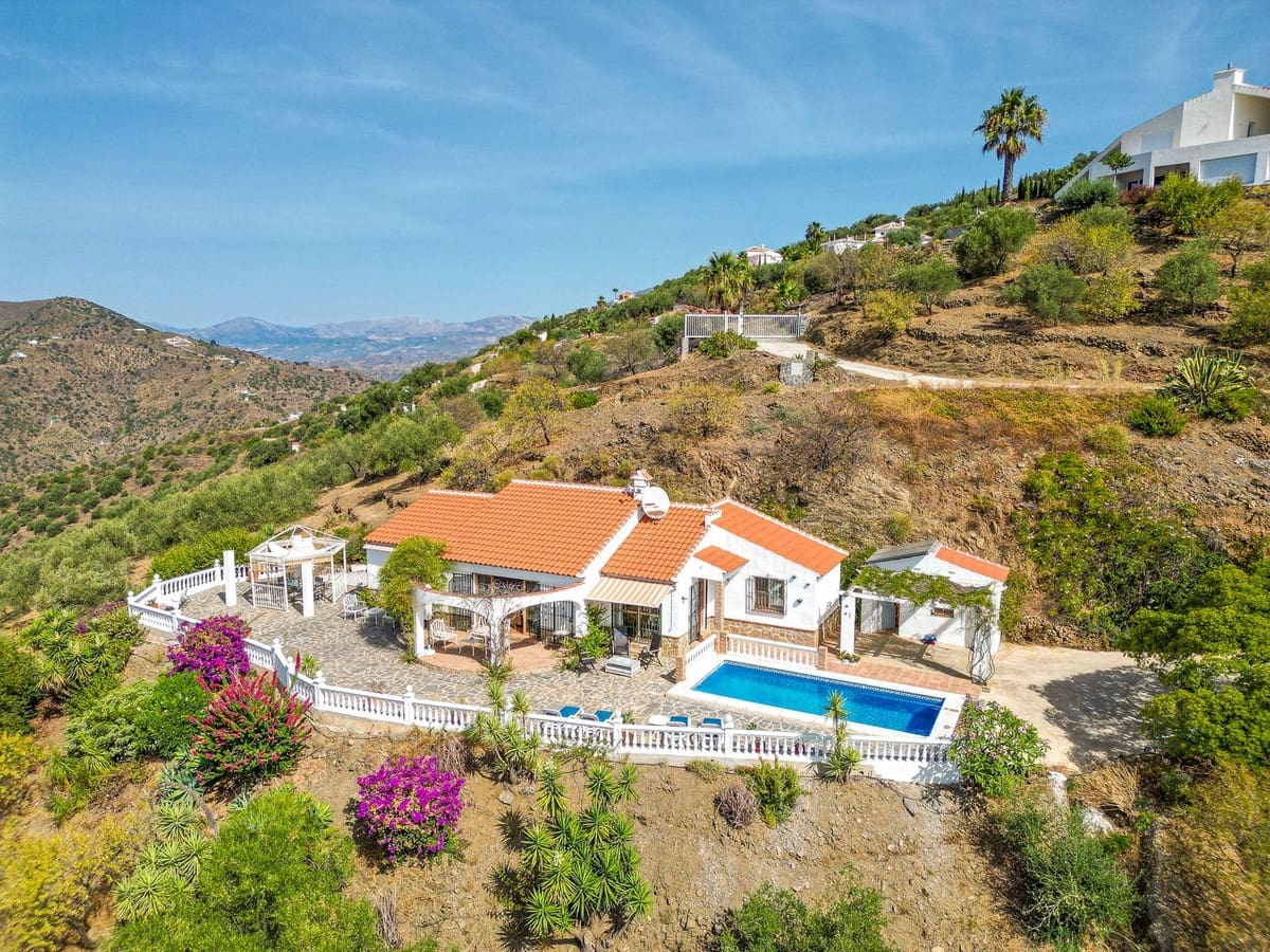 Chalet de 2 habitaciones en Arenas en venta con piscina garaje - 449.000 € (Ref: 10062350)