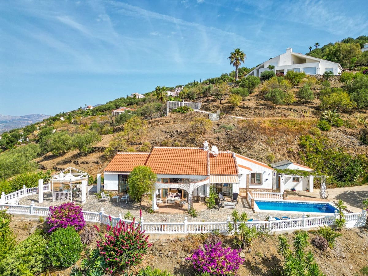 Chalet de 2 habitaciones en Arenas en venta con piscina garaje - 449.000 € (Ref: 10062350)