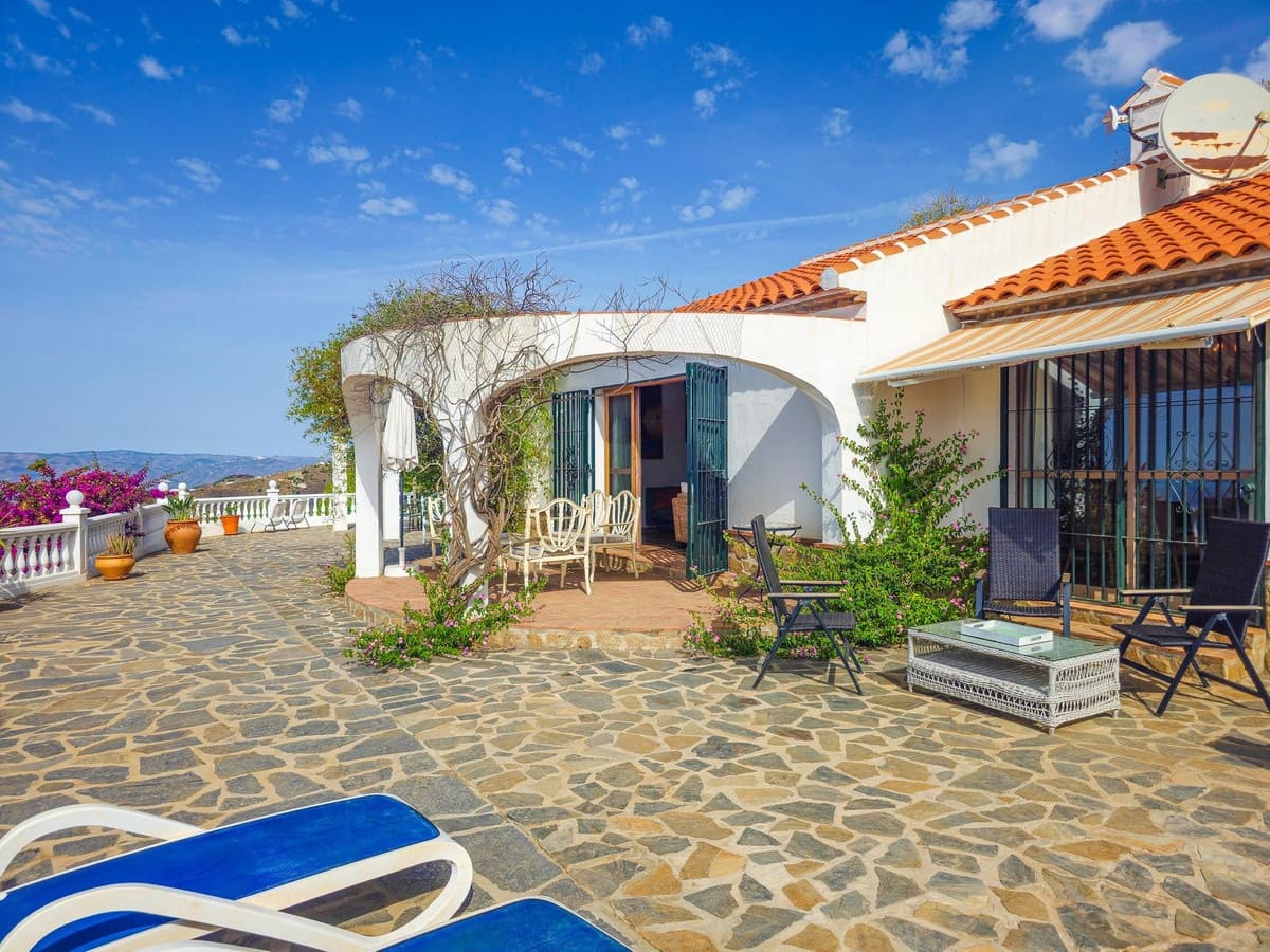 Chalet de 2 habitaciones en Arenas en venta con piscina garaje - 449.000 € (Ref: 10062350)