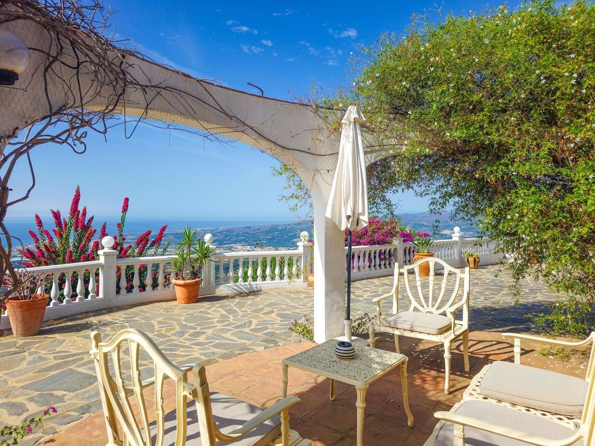 Chalet de 2 habitaciones en Arenas en venta con piscina garaje - 449.000 € (Ref: 10062350)
