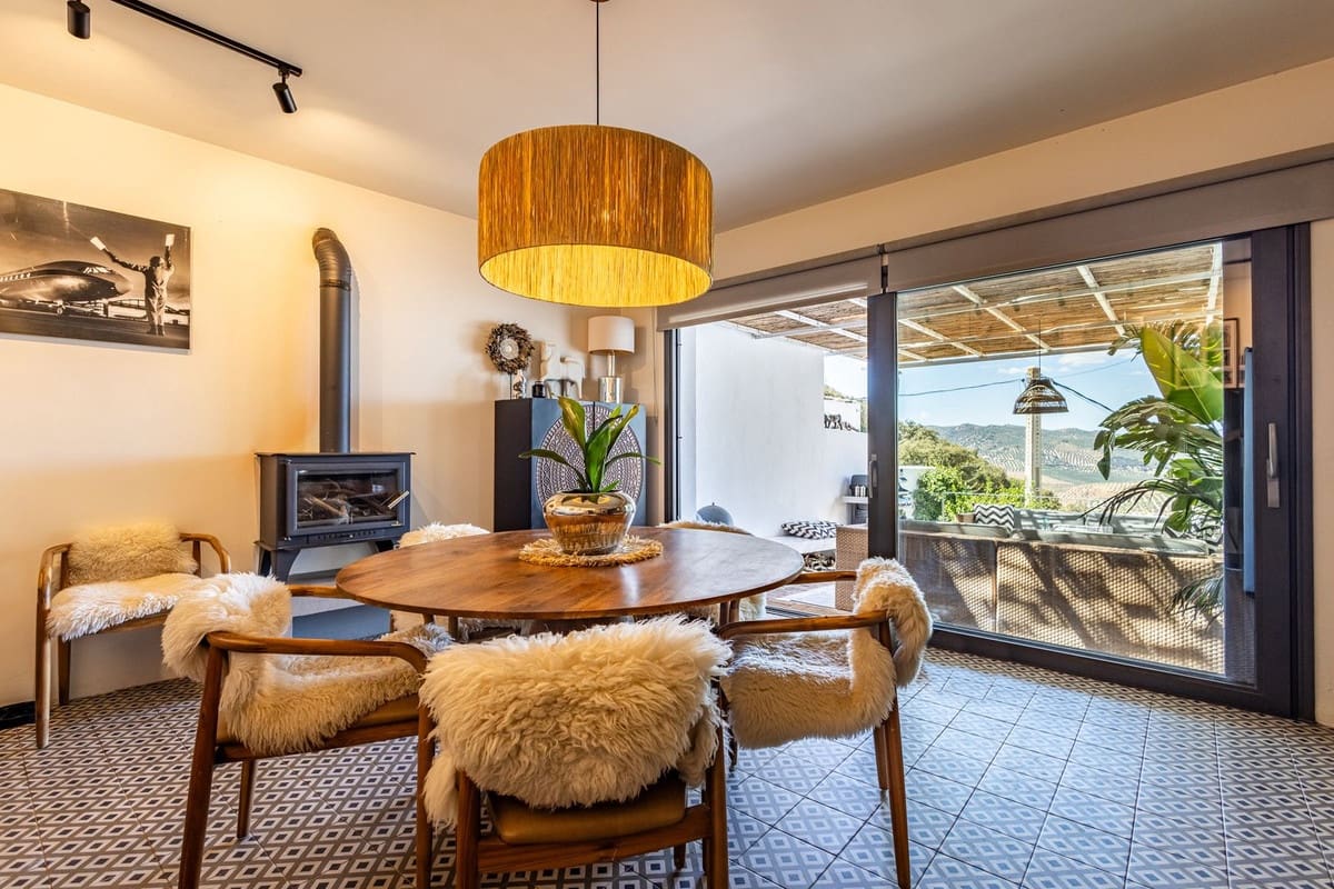 4 chambre Villa/Maison Semi-Mitoyenne à vendre à Iznajar avec piscine garage - 375 000 € (Ref: 10073011)