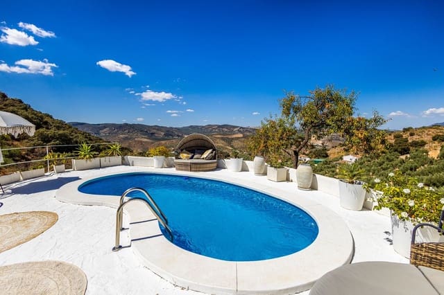 4 chambre Villa/Maison Semi-Mitoyenne à vendre à Iznájar avec piscine garage - 375 000 € (Ref: 10073011)