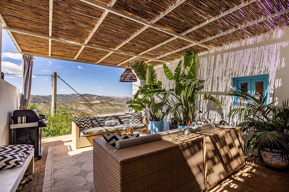 4 chambre Villa/Maison Semi-Mitoyenne à vendre à Iznajar avec piscine garage - 375 000 € (Ref: 10073011)