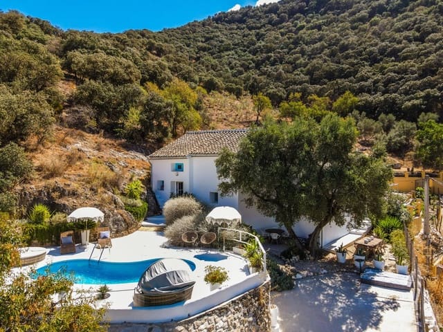 4 chambre Villa/Maison Semi-Mitoyenne à vendre à Iznájar avec piscine garage - 375 000 € (Ref: 10073011)