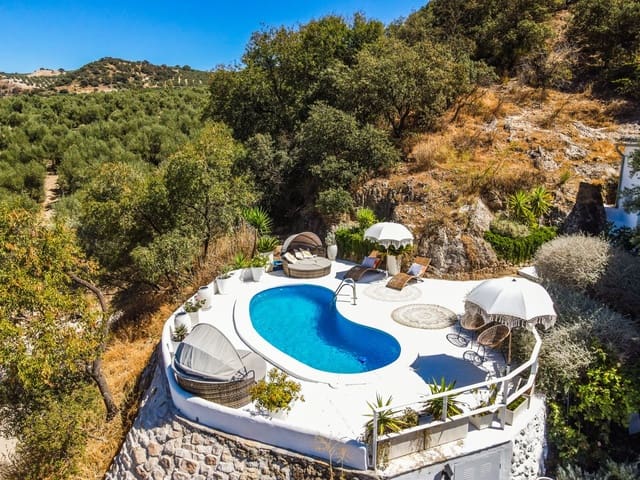 4 chambre Villa/Maison Semi-Mitoyenne à vendre à Iznájar avec piscine garage - 375 000 € (Ref: 10073011)