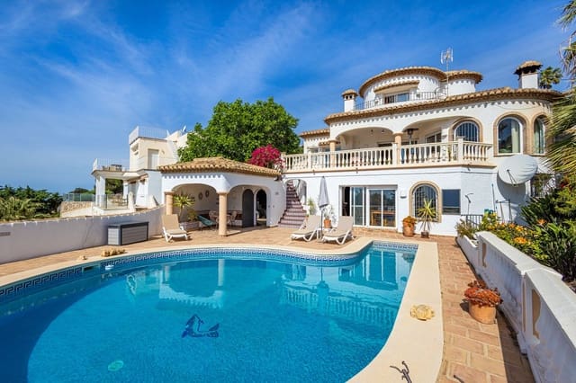 Chalet de 4 habitaciones en Salobreña en venta con piscina garaje - 895.000 € (Ref: 10074791)