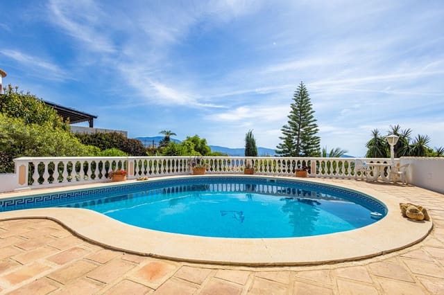 Chalet de 4 habitaciones en Salobreña en venta con piscina garaje - 895.000 € (Ref: 10074791)