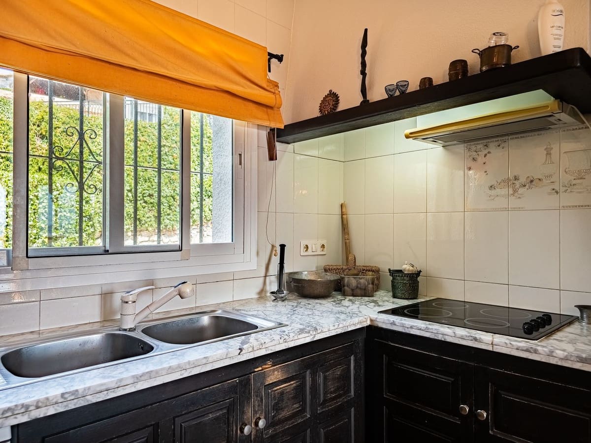 Chalet de 4 habitaciones en Salobreña en venta con piscina garaje - 895.000 € (Ref: 10074791)
