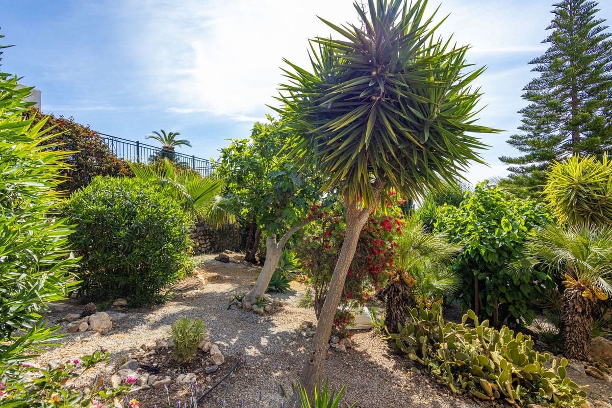 Chalet de 4 habitaciones en Salobreña en venta con piscina garaje - 895.000 € (Ref: 10074791)