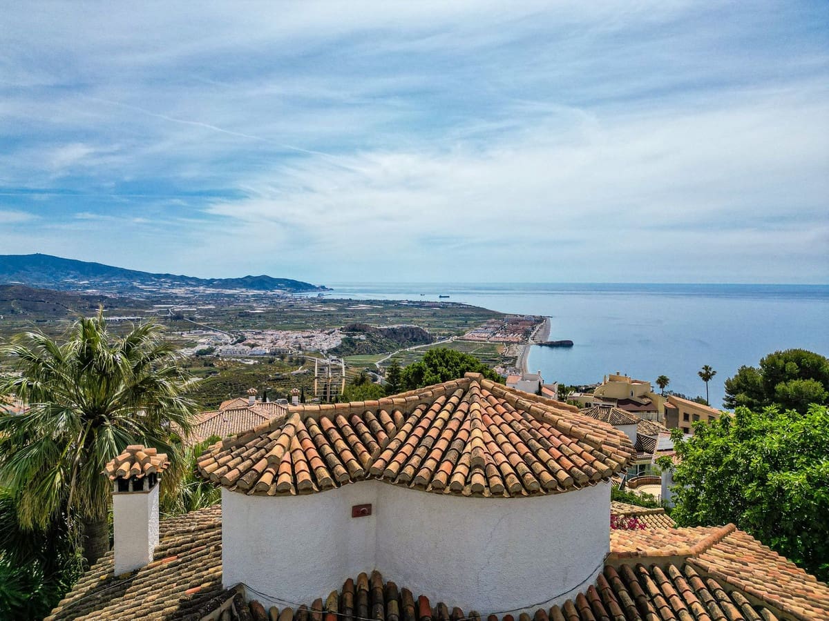 Chalet de 4 habitaciones en Salobreña en venta con piscina garaje - 895.000 € (Ref: 10074791)