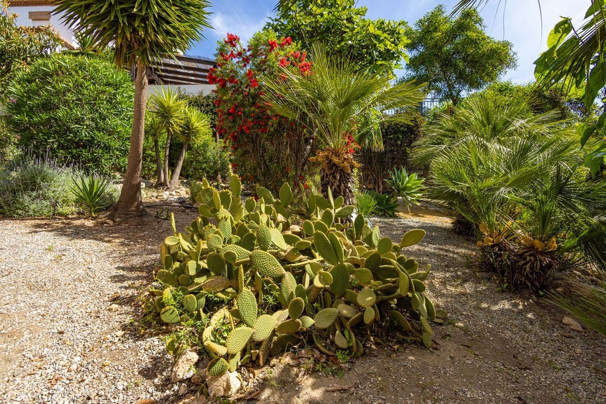 Chalet de 4 habitaciones en Salobreña en venta con piscina garaje - 895.000 € (Ref: 10074791)