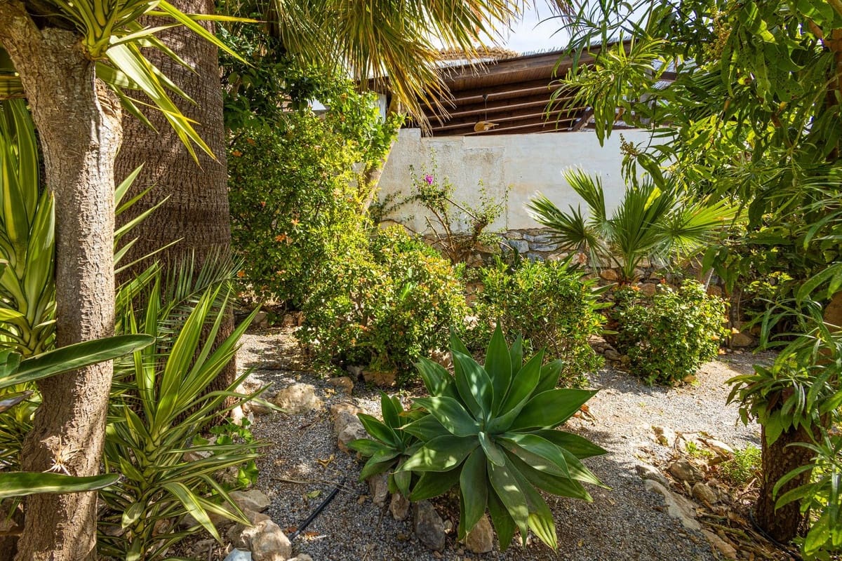 Chalet de 4 habitaciones en Salobreña en venta con piscina garaje - 895.000 € (Ref: 10074791)