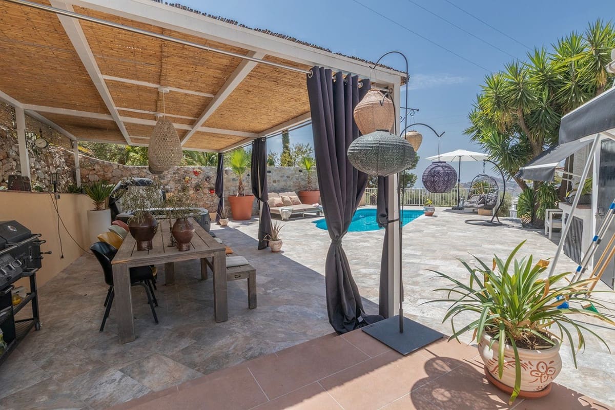 2 soveværelse Villa til salg i Competa med swimmingpool garage - € 480.000 (Ref: 10080266)