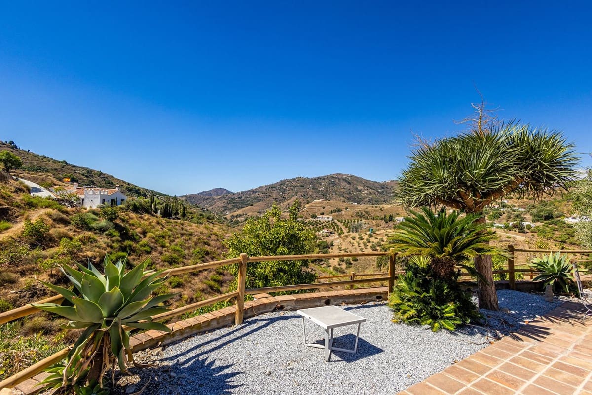 Finca/Casa Rural de 3 habitaciones en Cómpeta en venta con piscina garaje - 395.000 € (Ref: 10081826)