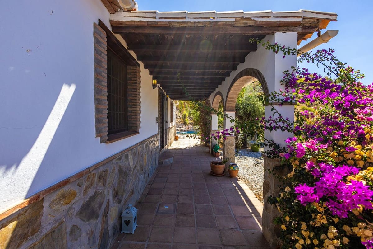 Finca/Casa Rural de 3 habitaciones en Cómpeta en venta con piscina garaje - 395.000 € (Ref: 10081826)