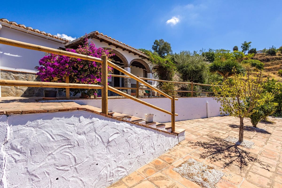 Finca/Casa Rural de 3 habitaciones en Cómpeta en venta con piscina garaje - 395.000 € (Ref: 10081826)
