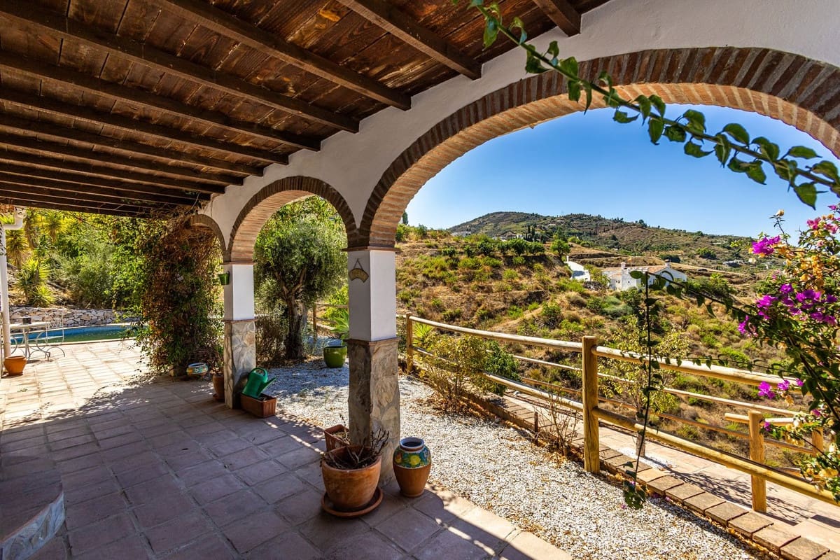 Finca/Casa Rural de 3 habitaciones en Cómpeta en venta con piscina garaje - 395.000 € (Ref: 10081826)