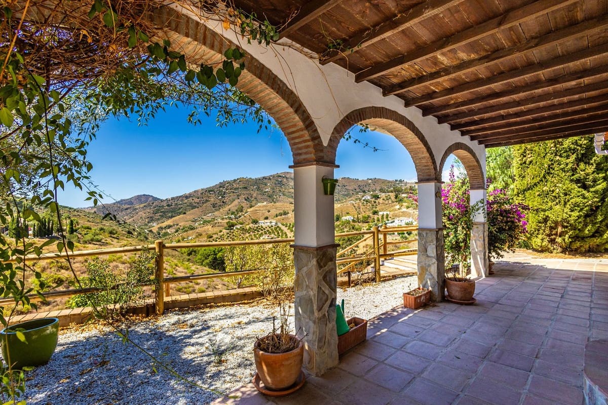 Finca/Casa Rural de 3 habitaciones en Cómpeta en venta con piscina garaje - 395.000 € (Ref: 10081826)