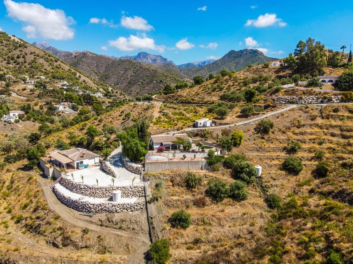 Finca/Casa Rural de 3 habitaciones en Cómpeta en venta con piscina garaje - 395.000 € (Ref: 10081826)