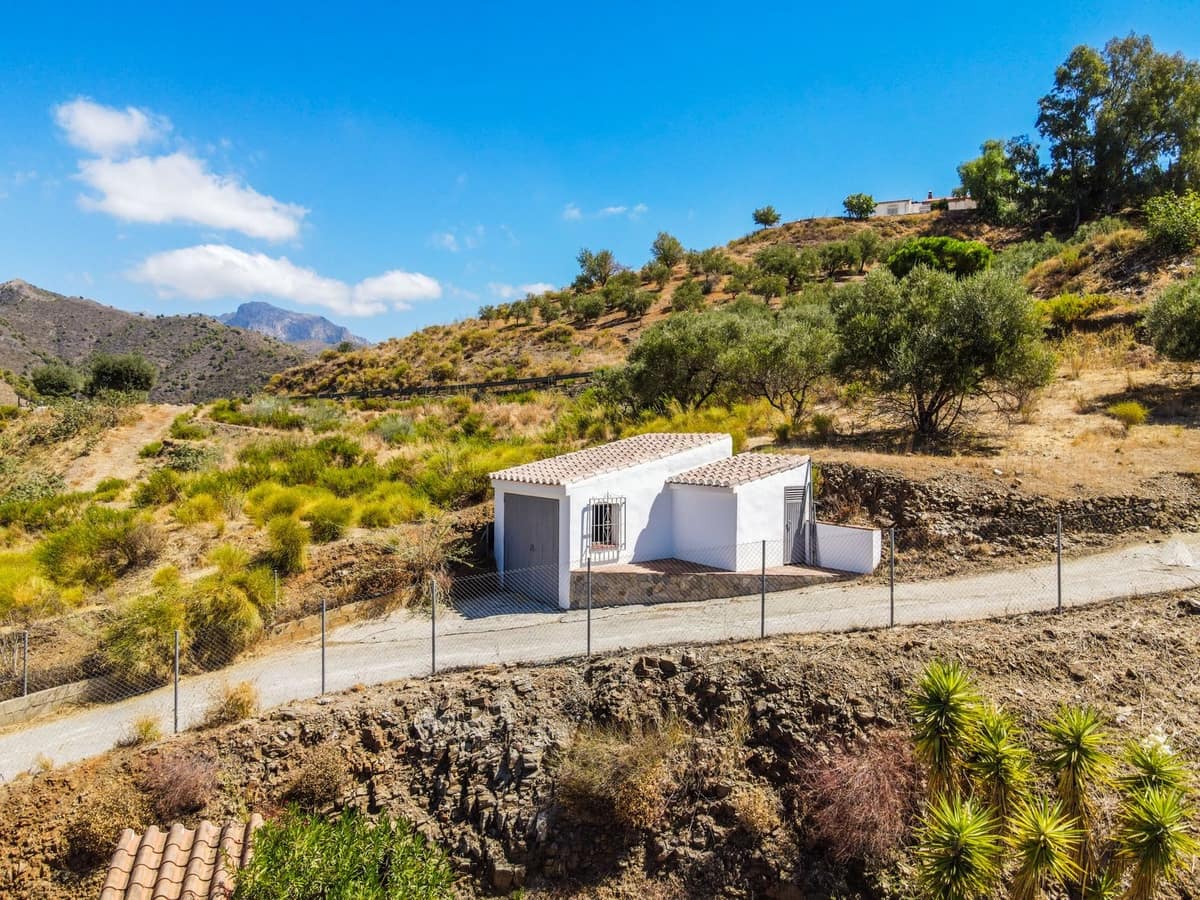 Finca/Casa Rural de 3 habitaciones en Cómpeta en venta con piscina garaje - 395.000 € (Ref: 10081826)