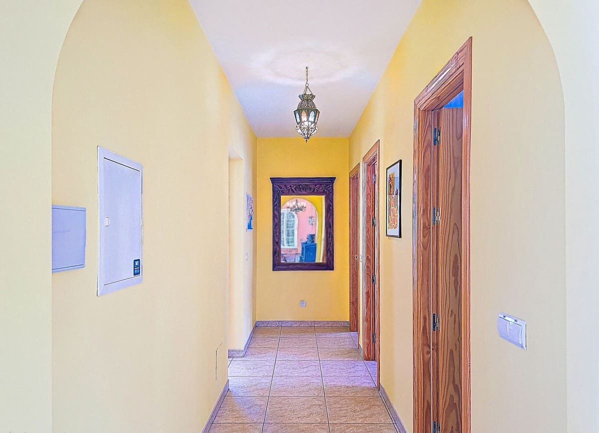 3 bedroom Villa for sale in Arenas with pool garage - € 489,000 (Ref: 10085029)