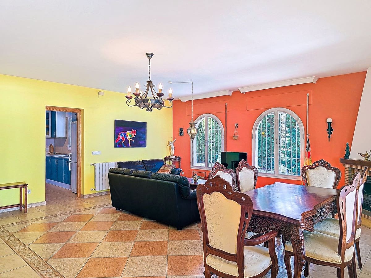 3 bedroom Villa for sale in Arenas with pool garage - € 489,000 (Ref: 10085029)