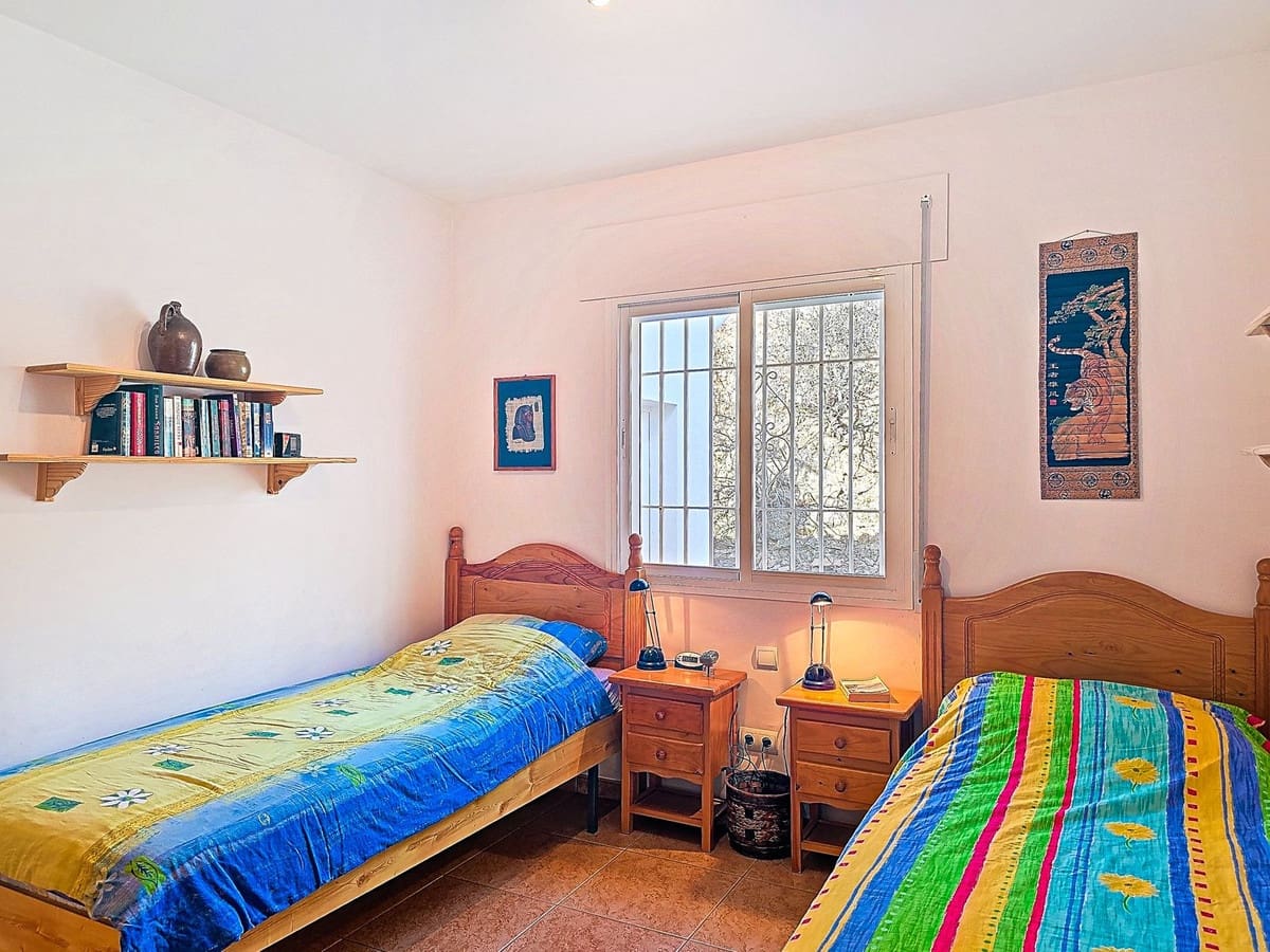 3 bedroom Villa for sale in Arenas with pool garage - € 489,000 (Ref: 10085029)