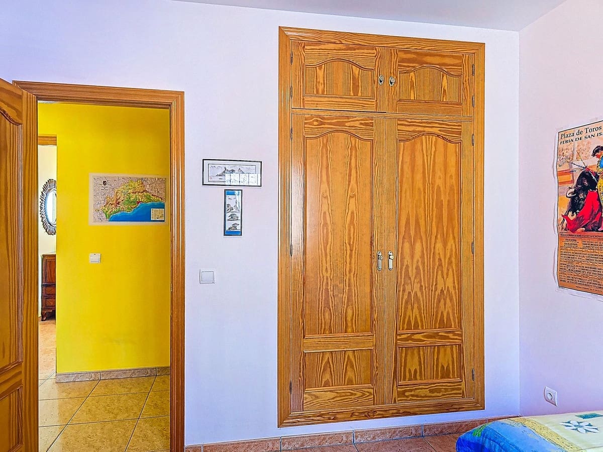 3 bedroom Villa for sale in Arenas with pool garage - € 489,000 (Ref: 10085029)