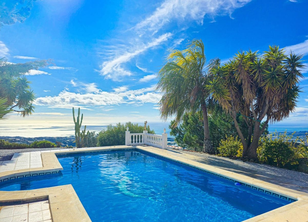 3 bedroom Villa for sale in Arenas with pool garage - € 489,000 (Ref: 10085029)