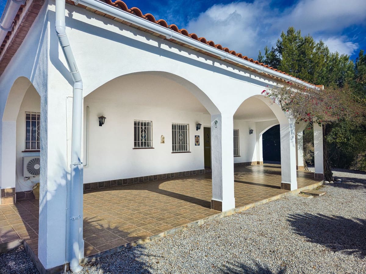 3 bedroom Villa for sale in Arenas with pool garage - € 489,000 (Ref: 10085029)