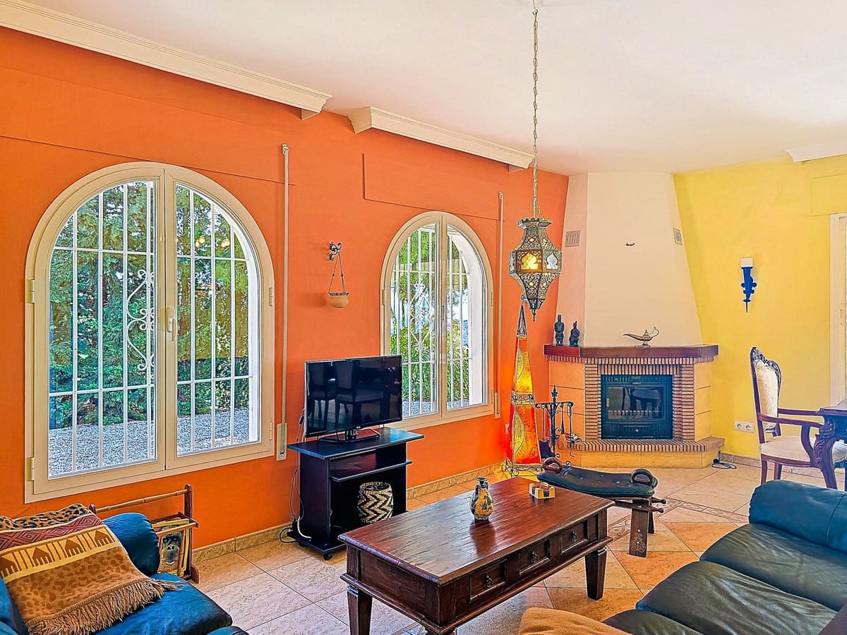 3 bedroom Villa for sale in Arenas with pool garage - € 489,000 (Ref: 10085029)