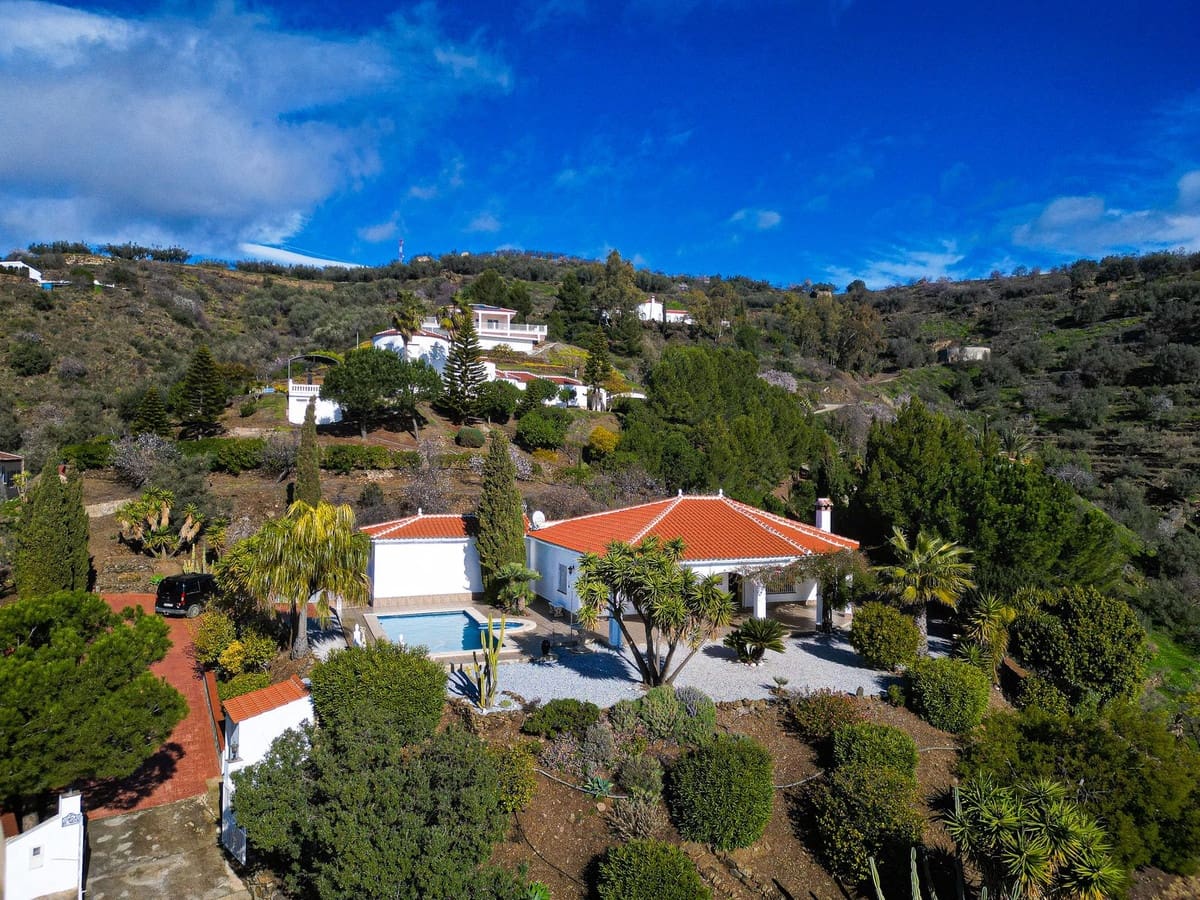 3 bedroom Villa for sale in Arenas with pool garage - € 489,000 (Ref: 10085029)