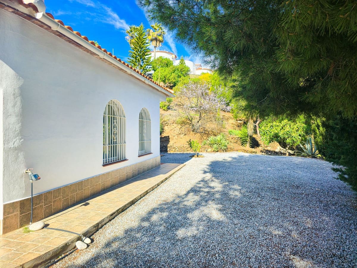3 bedroom Villa for sale in Arenas with pool garage - € 489,000 (Ref: 10085029)